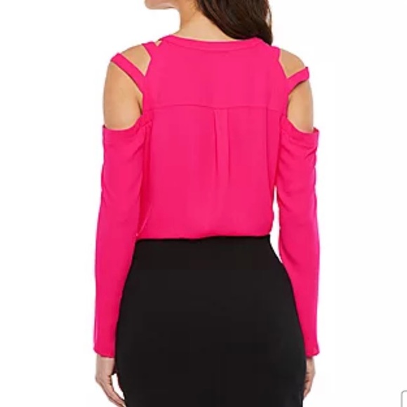 Bold Elements V-Neck Blouse - Picture 11 of 12